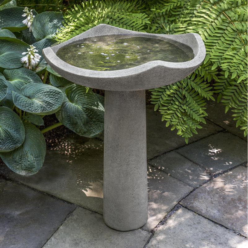 Bain d'oiseaux à Oslo, H 32 po x l 25 po x P 25 po, Pietra Nuova