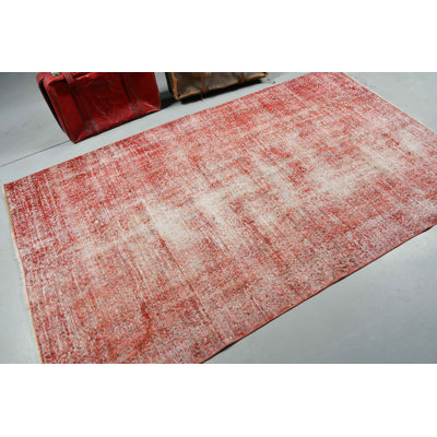 Tapis rouge turc rétro idéal pour les grands espaces, rehaussant la décoration intérieure avec une touche exotique