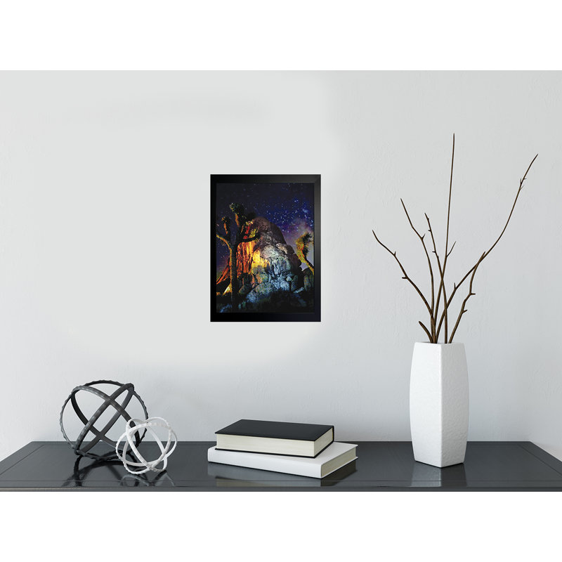 Joshua Tree Night Sky par Joseph Elliot - reproduction de photo, H 12,5 po x l 10,5 po x P 1,25 po, Papier encadré noir
