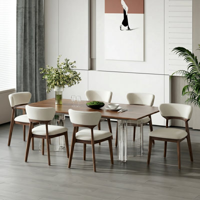 Chaise en velours de style médiéval en bois