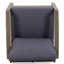 Fauteuil club gris foncé avec coussins en bois et en tissu d'eau pour l'extérieur, accoudoirs inclinés