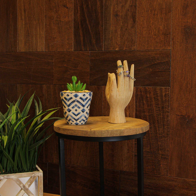 Figurine en bois sculpté A-OK