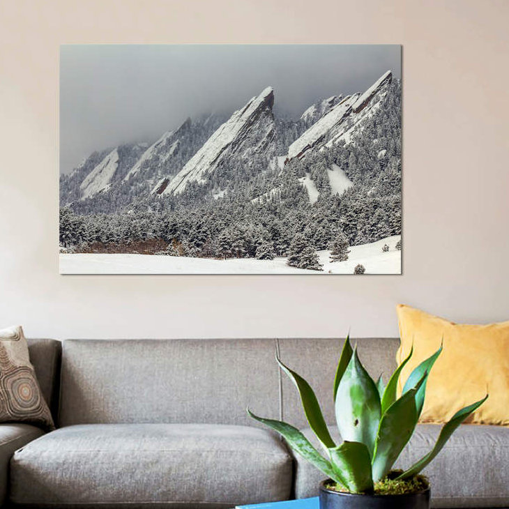 « snow on the flatirons » par bill sherrell, impression sur toile tendue, H 24 po x l 32 po x P 1 po, Blanc