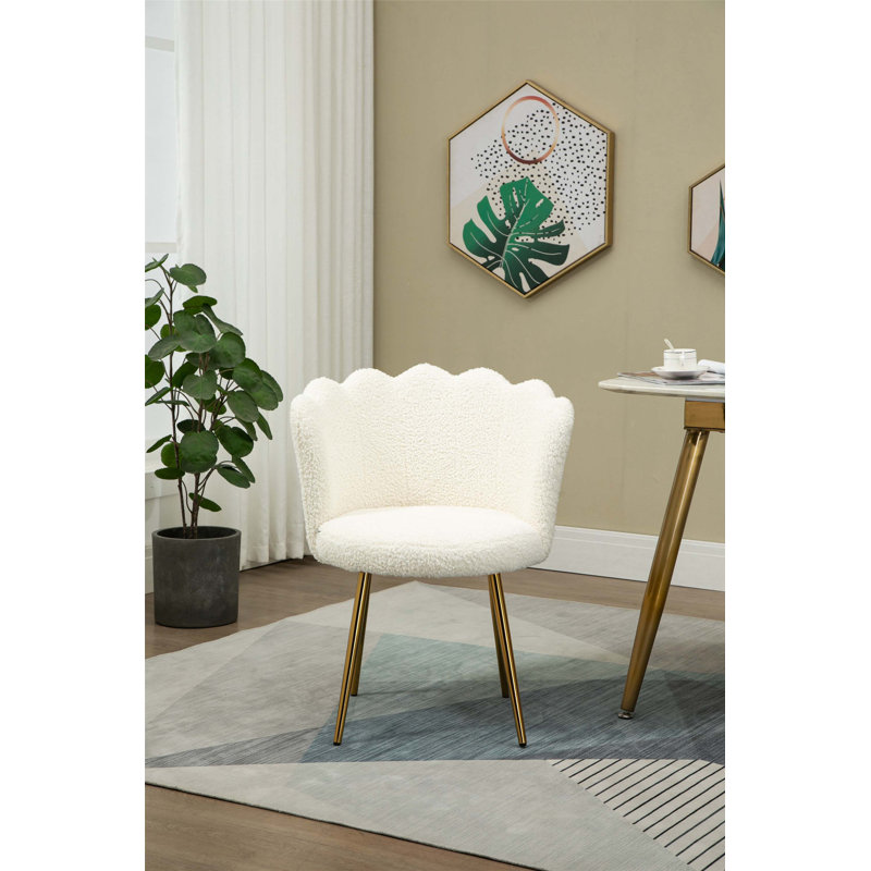 Fauteuil demi-tonneau de 22,8 po Marjeanne, Polyester peluche blanc