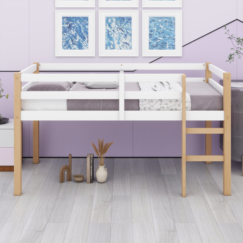 Lit mezzanine en bois avec échelle