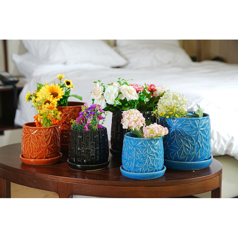 Set of Two Ceramic Flowerpots Ideal for Patio, Garden, and Windowsill, Offering a Modern and Stylish Plant Display Solution.