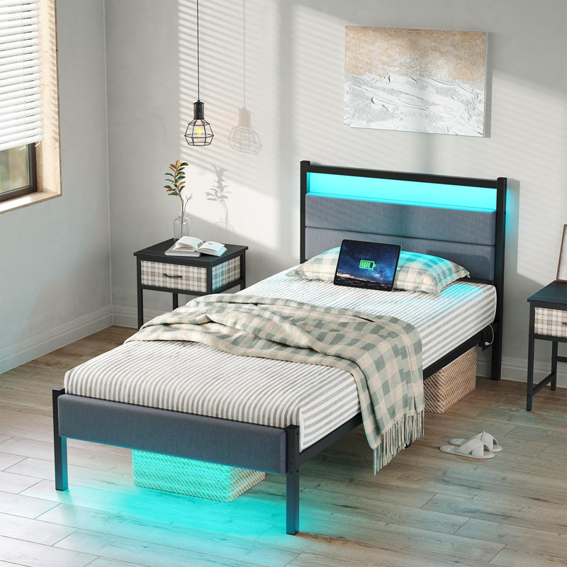 Cadres de lit avec station de charge, lit à lumières DEL avec tête de lit tapissier gris, rangement sous le lit, aucun sommier nécessaire, silencieux, assemblage facile