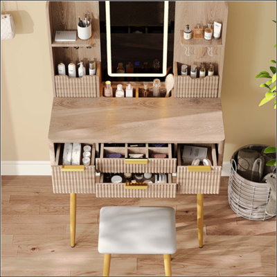 Bureau de coiffeuse à 4 tiroirs avec miroir à DEL et détails sculptés, table de maquillage cannelée avec pieds en métal et tabouret en polyuréthane, coiffeuse sculptée avec rangement pour bijoux pour la chambre à coucher