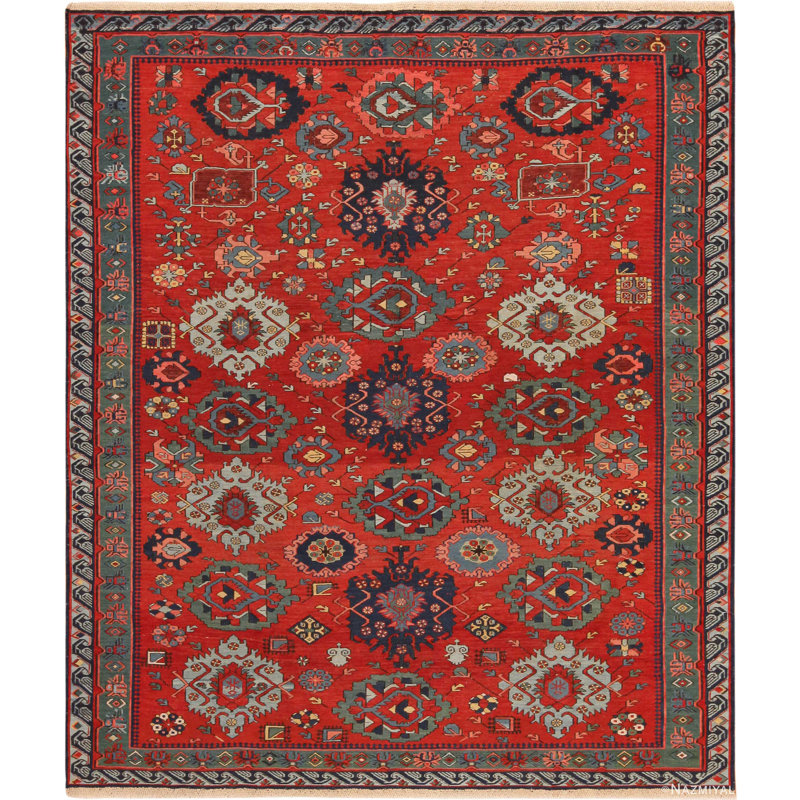 Tapis antique de soumak de race blanche