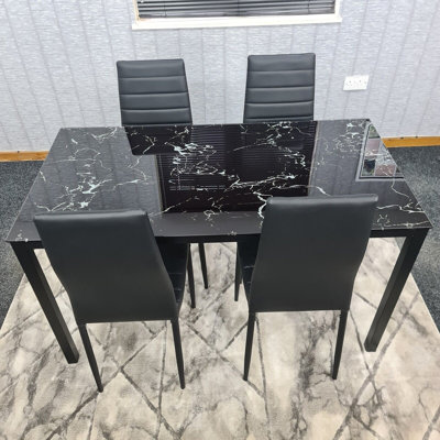 Kurfis 4 - Person Dining Set