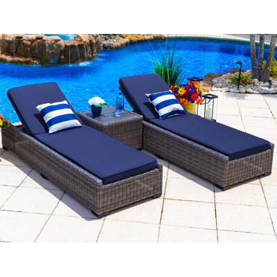 Ensemble de chaise longue inclinable avec coussins et table Aleyza