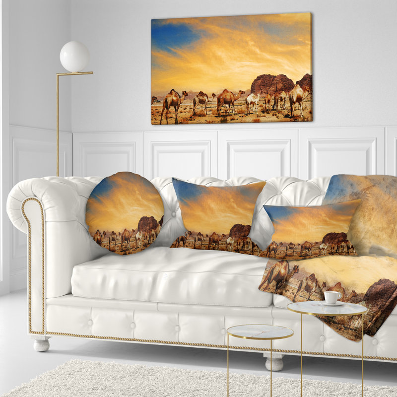 Chameaux dans le Wadi Rum - coussin à imprimé paysage
