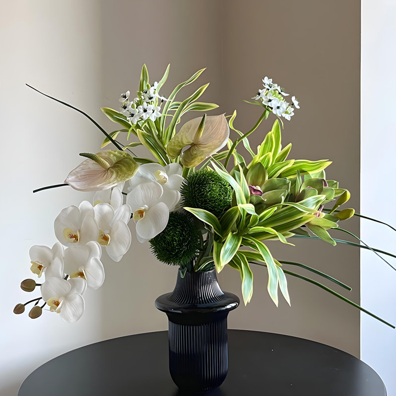 Ornements de fleurs simulées