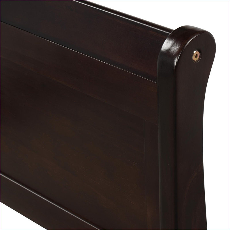 Lit plateforme simple en bois massif de style traîneau, tête et pied de lit intégrés, aucun sommier requis, ton brun