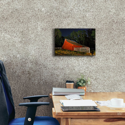 Toile épique Graffiti «Red Barn At Night» par David Drost, 18 po x 12 po