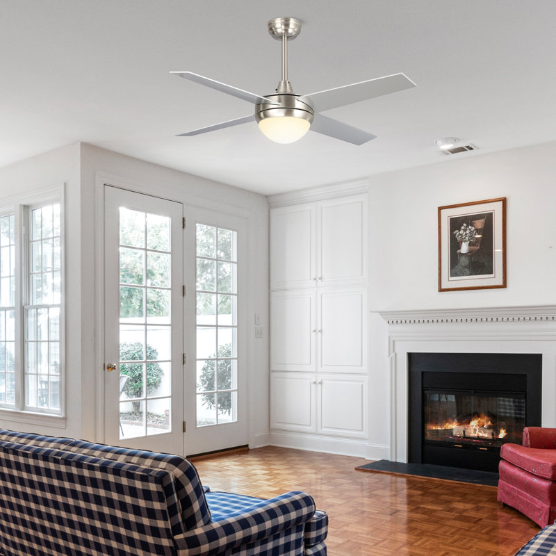 Ventilateur de plafond standard à DEL à 4 pales de 52 po avec commande murale et ensemble d'éclairage inclus Edelbert, Argent