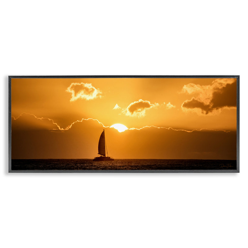 Voilier au coucher du soleil, H 10 po x l 24 po, Giclée encadrée noir minuit