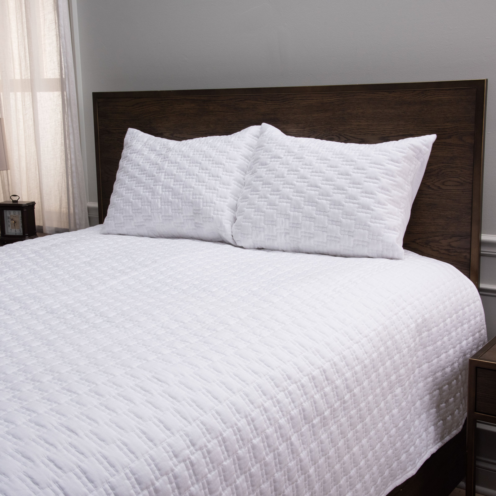 Yazmen Cotton Sateen Quilt Set, Queen Quilt + 2 Standard Shams