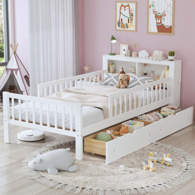 Lit simple avec rangement pour tête de lit, tiroirs sous le lit et garde-corps de sécurité pour un maximum de confort et d'organisation