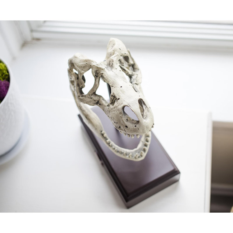 Figurines & Sculptures