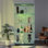 Vitrine lumineuse en verre à deux portes avec 4 tablettes, blanc et buffet