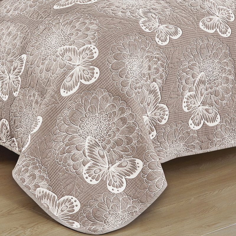 Noriko 3-Piece Reversible Cotton Matelassé Bedspread Set, King Bedspread + 2 Additional Pieces, Brown Damask