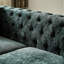 Plateforme en chenille de 60 pouces pour le salon, bouton avec décoration cloutée en cuivre, 2 pattes en métal pour la vivacité de la pièce, conception à boucle, boutons, accoudoirs décoratifs, canapé rembourré moderne