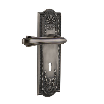 Meadows Plate Privacy (Bed & Bath) with Decorative Keyhole and Fleur Lever