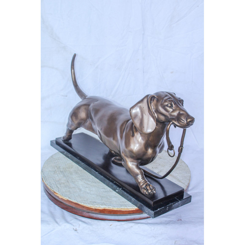 Statue de bronze en forme de teckel marchant en bronze montée sur marbre 29 po x 8 po x H 15 po Nifao