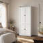 Armoire-penderie moderne autoportante avec quatre portes et tringle