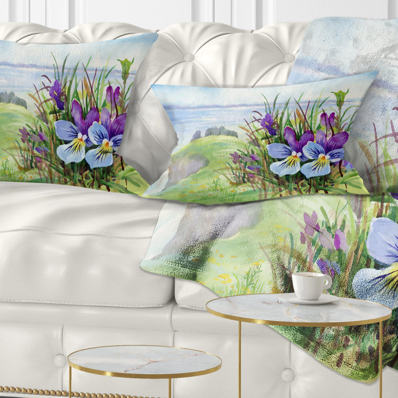 Coussin floral en violet sur un coussin lombaire mountain