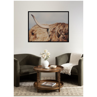 «Highland Cow No. 4 Close» par Laura Evans, reproduction d'art encadrée