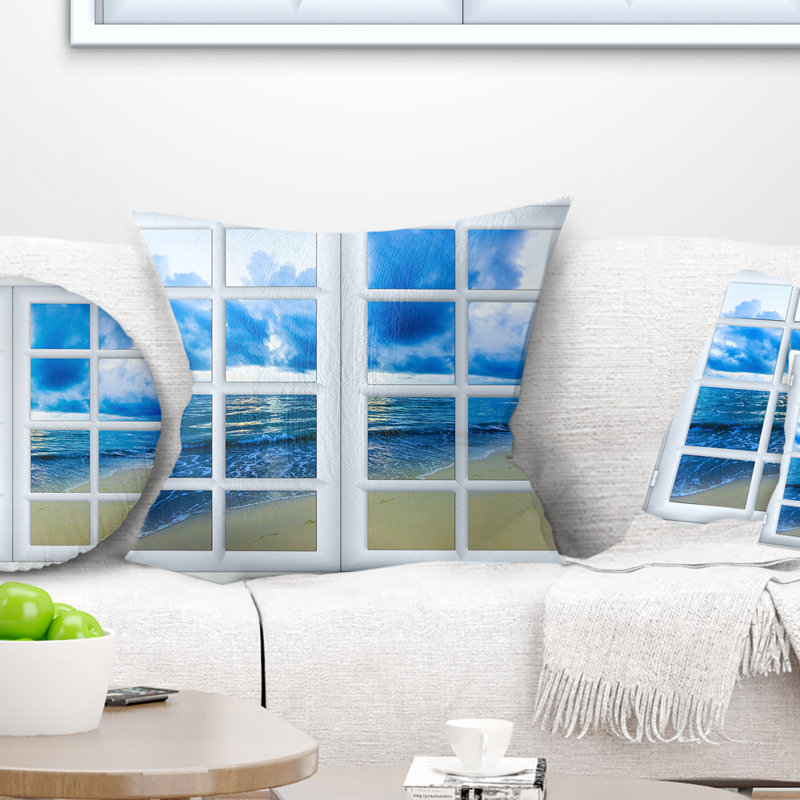 Fenêtre fermée au paysage marin bleu - coussin imprimé paysage, 16 po x 1 po, Coussin décoratif