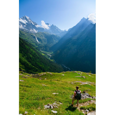 Hiker Gazing At Mountains - Photographie sur toile tendue