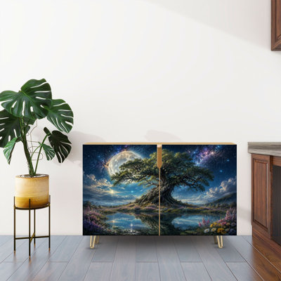 Buffet avec rangement et feuillage d'arbre antique reflétant l'eau sereine sous un ciel étoilé avec 2 portes pour le salon et la cuisine