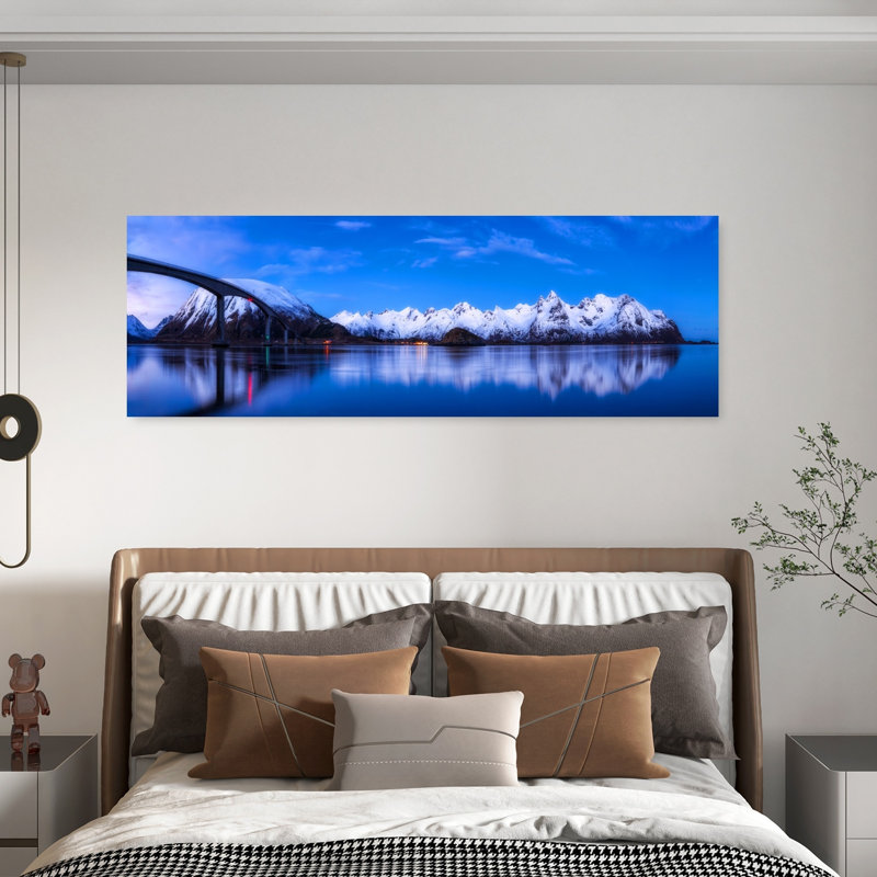 «Blue Hour Mountain Bridge», art dramatique paisible, paysage montagneux, H 20 po x l 60 po