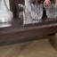 Vitrine en cerisier avec portes en verre trempé, vitrine éclairée avec panneau arrière en miroir et tablettes réglables parfaites pour la maison ou le bureau (ampoule incluse)