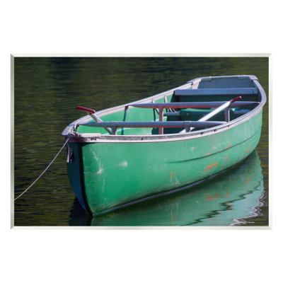 Bateau flottant vert, canot flottant, quai, par Daphne Polselli - photographie sur panneau de fibres à densité moyenne