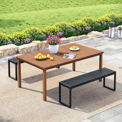Ensemble de salle à manger de patio avec table de salle à manger rectangulaire et 2 bancs en faux bois