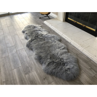 Tapis gris à poils longs fabriqué à la main Amaranta