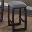 Tabouret à hauteur de comptoir rustique sans dossier avec finition et coussin gris - Mobilier de chambre à coucher