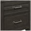 Table de chevet transitionnelle gris anthracite avec tiroirs à glissières centrales, parfaite pour les chambres à coucher modernes et classiques