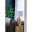Lampe de table ronde en tôle d'aluminium avec abat-jour en tissu blanc-114904473