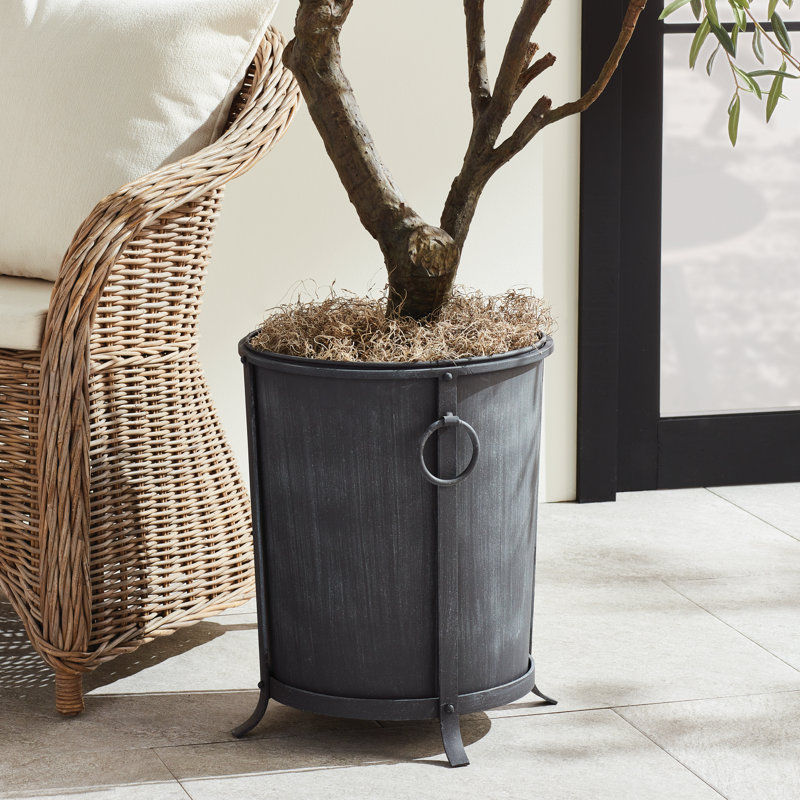 Oberon Planter Medium, 23" H x 19" W x 19" D