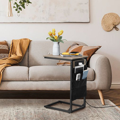Table de bout en C avec station de charge et sacs de rangement, ensemble de 2 tables d'appoint peu encombrantes pour le salon, la chambre à coucher (chargement multi-appareils)