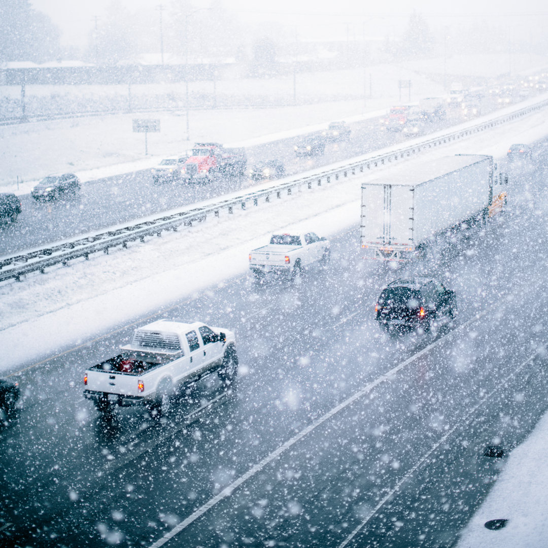 Highway Traffic In Snowy Weather von RyanJLane - Kunstdrucke