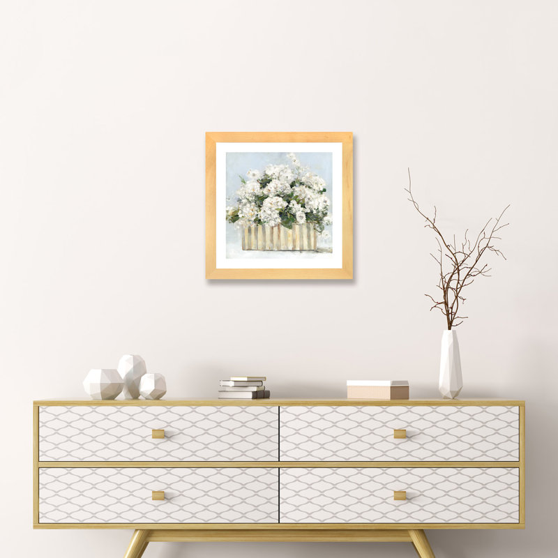 Sweet Hydrangeas par Sally Swatland - reproduction d'art, H 24 po x l 24 po x p 1 po, Papier encadré de bois naturel