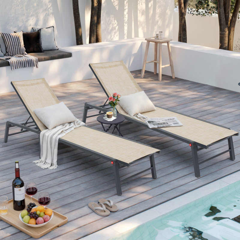 Aluminum Free-Assemble Outside Anti-Rust Pool Lounge Chairs, Outdoor Chaise Lounge Set, Lay Flat Sun Loungers for Tanning Poolside Yard Patio Deck Lounge Chairs, Table Included