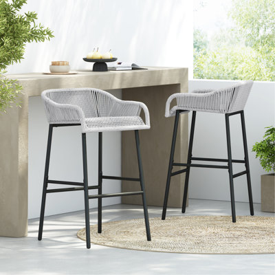 Ensemble de tabourets de bar en corde gris près de la piscine et de jardin pour des loisirs en plein air, pilier en métal noir, revêtement de patio de 2 tabourets, repas de conversation décontractés, ergonomique