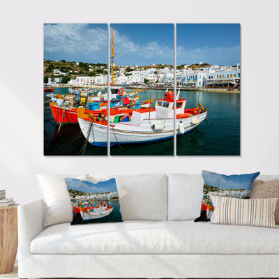 «Greek Port Finition Boat» - ensemble d'art mural sur toile Chasse et pêche